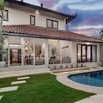 Villa New York - 4 Bdr Pool Luxury Villa, Next To The Forge Bali