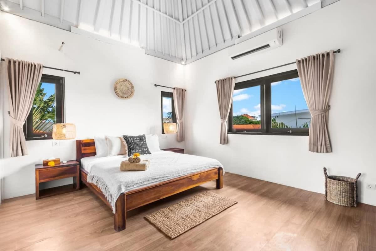 New York - 4 Bdr Pool Luxury Villa, Next To The Forge Bali