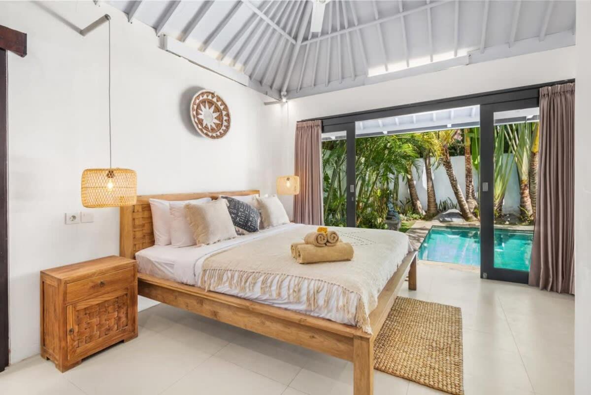 New York - 4 Bdr Pool Luxury Villa, Next To The Forge Bali
