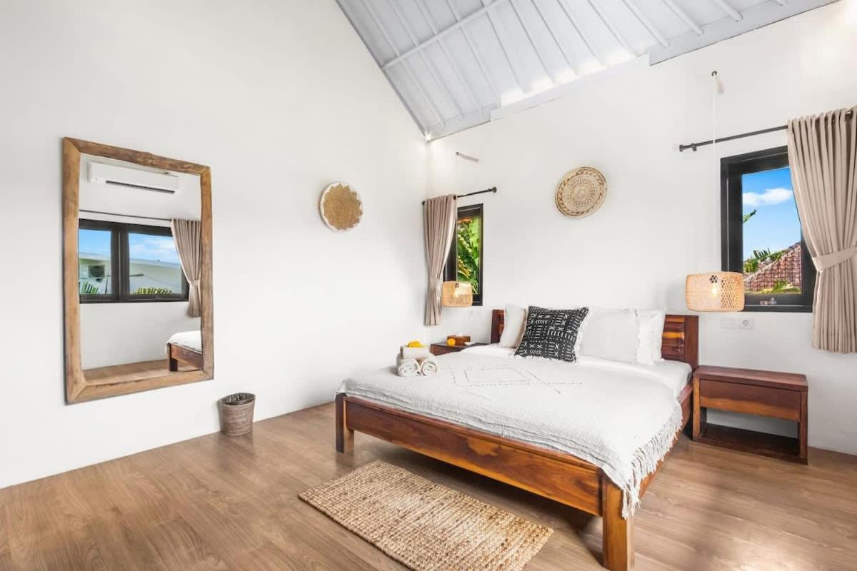 New York - 4 Bdr Pool Luxury Villa, Next To The Forge Bali Villa