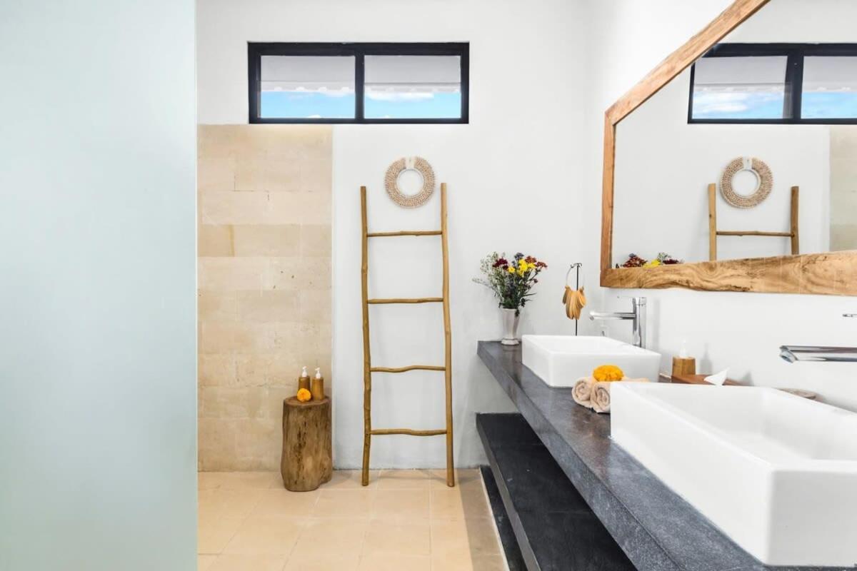 New York - 4 Bdr Pool Luxury Villa, Next To The Forge Bali Villa