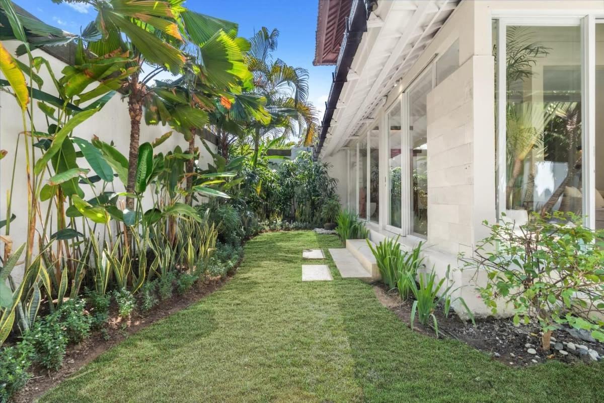 New York - 4 Bdr Pool Luxury Villa, Next To The Forge Bali Villa